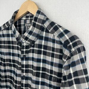 EDDIE BAUER Shirt Mens L Flannel Plaid Classic Fit Button Up Cotton Gray
